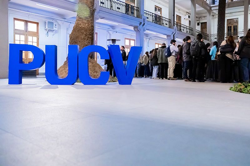 Encuentro Alumni PUCV reunió a titulados de las generaciones 2024 y 2025